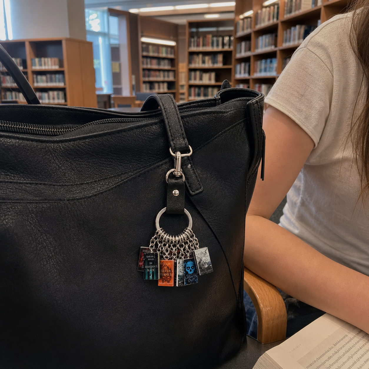 Individuell gestaltete Mini-Buch-Schlüsselanhänger, personalisierte Taschenanhänger für Bücherliebhaber und perfekte Geschenke für Leser, Bibliothekare, Lehrer und Absolventen.